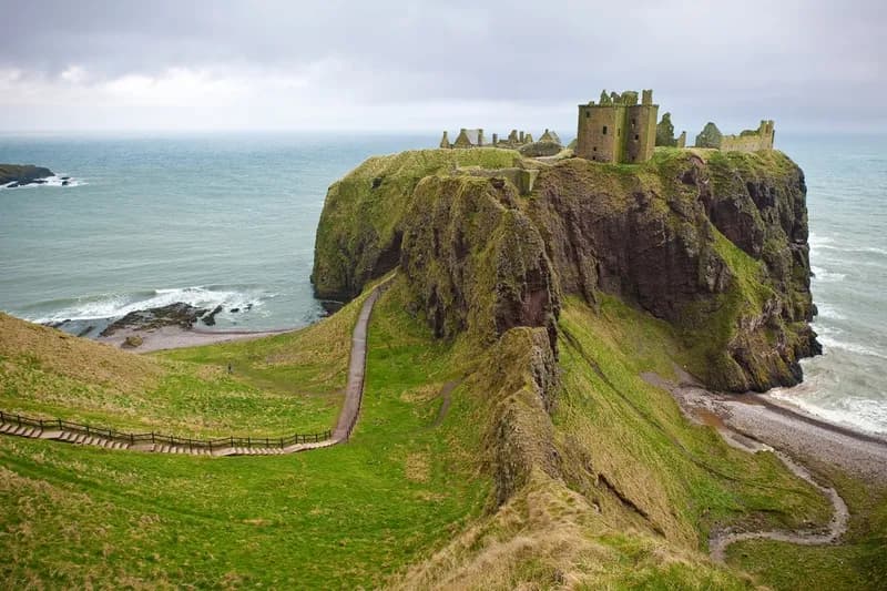 Minibus Hire Aberdeen hero image